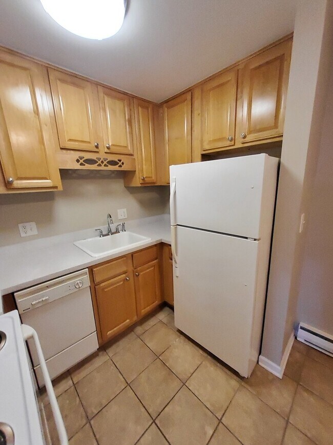 Building Photo - 310 Lathrop Ave