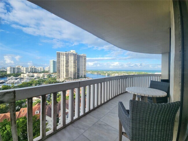 Foto del edificio - 19355 Turnberry Way