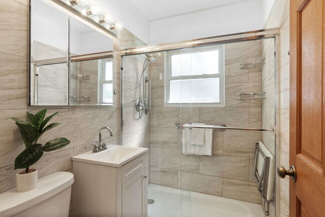 Foto del edificio - 2666 Porter Pl