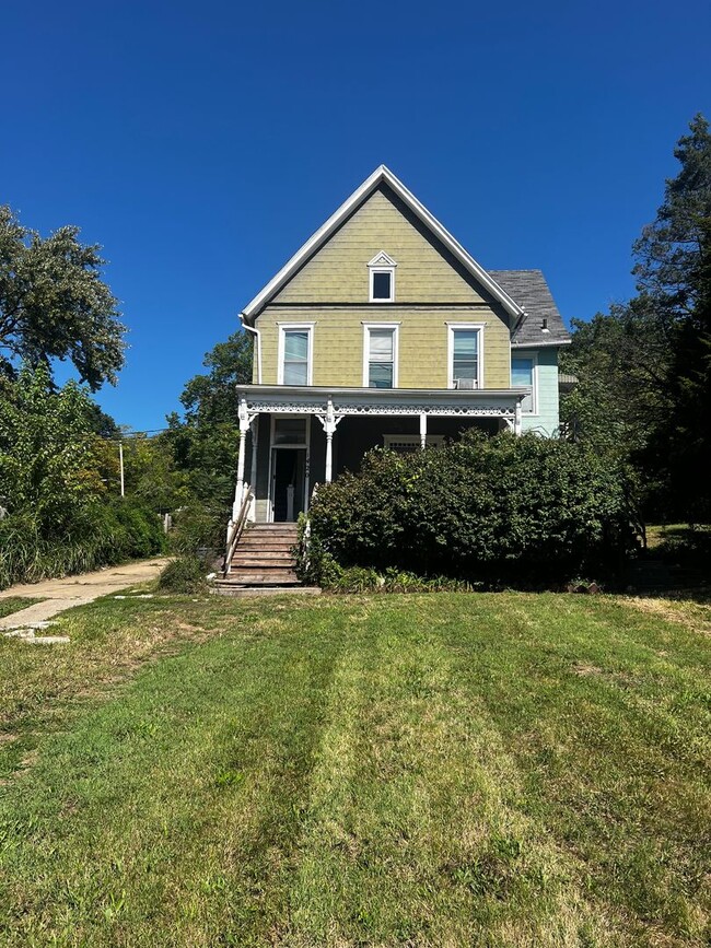 Building Photo - 1420 W 37th Ave