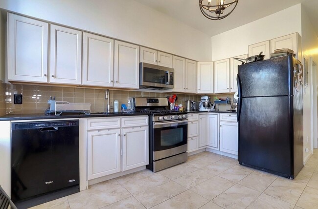 Building Photo - 169 Ogden Ave.