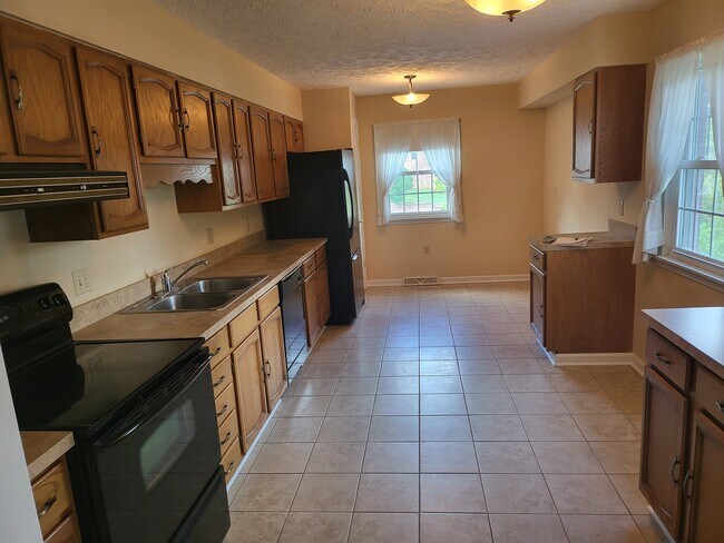 Main kitchen - 1504 Handley Ave