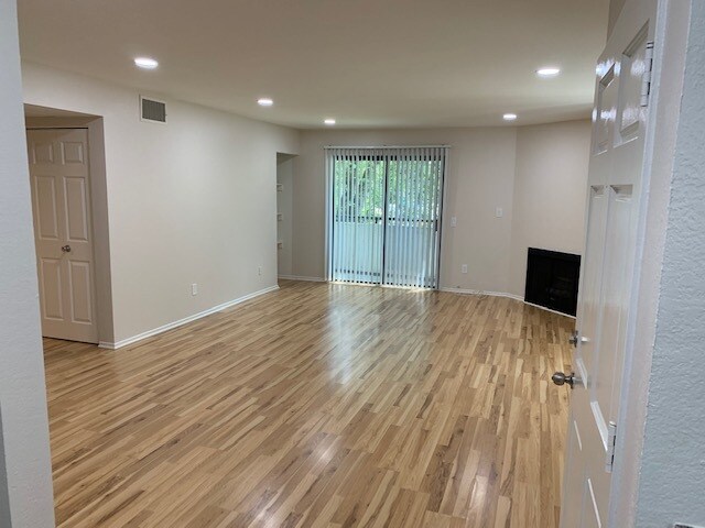 Building Photo - 1345 S Beverly Glen Blvd