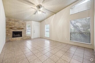 Building Photo - 702 Rollingway Dr