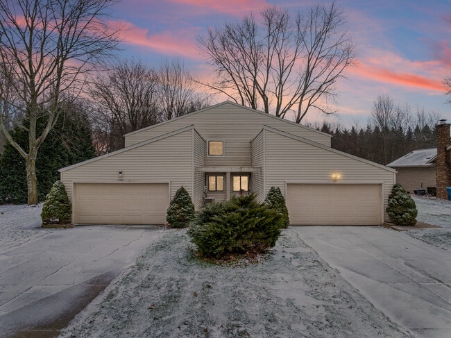 Building Photo - 1098 Big Valley Dr