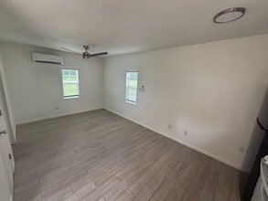 Building Photo - 305 E Virginia Ave