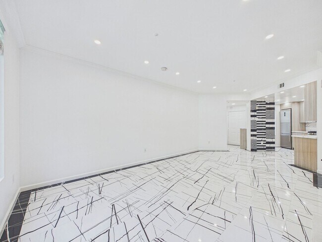 Foto del edificio - Stylish & Updated 1BD/1BA Condo in Secure Caldecott Community – Parking + In-Unit Laundry
