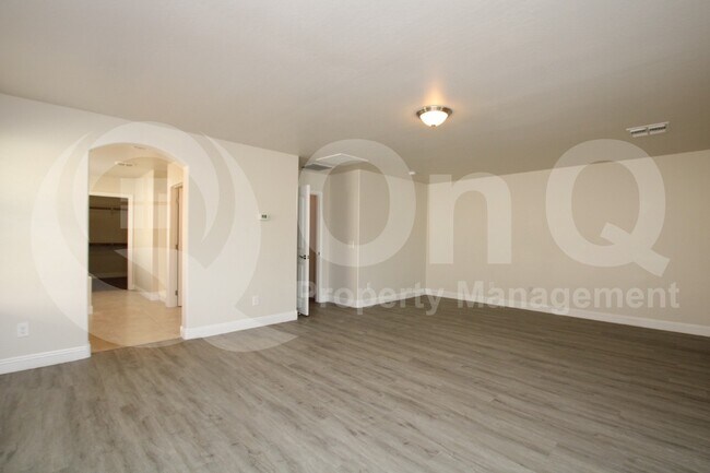 Foto del edificio - 2679 N Riley Rd