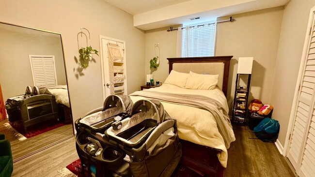 Building Photo - 1453 W Cortez St