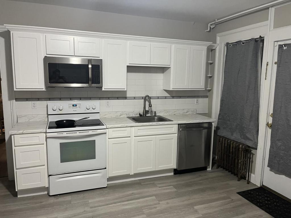 Foto principal - 1027 Beekman Rd
