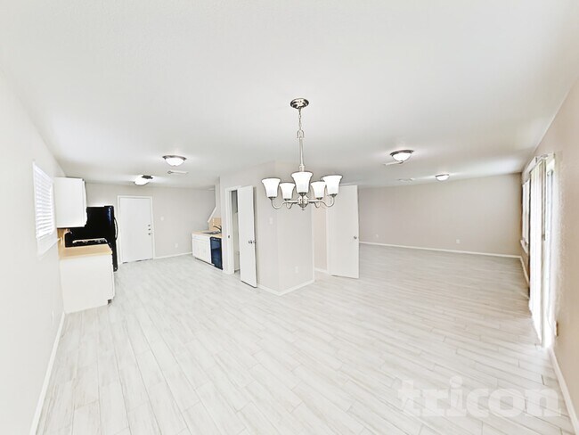 Building Photo - 12402 Grossmount Dr