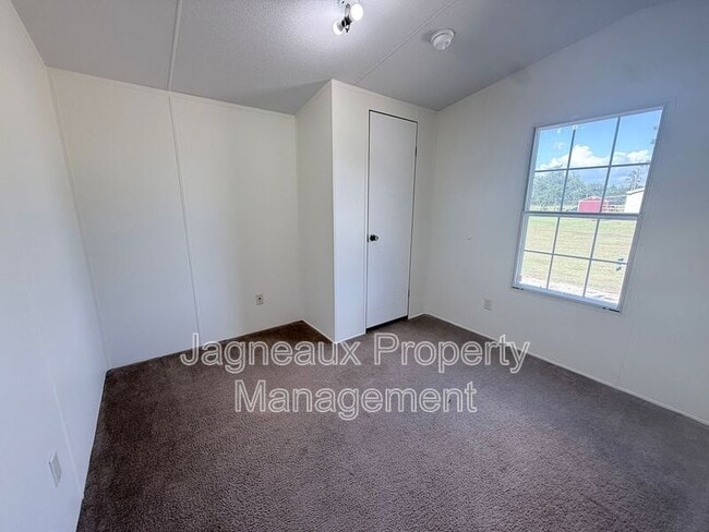 Building Photo - 840 Sim Portie Rd