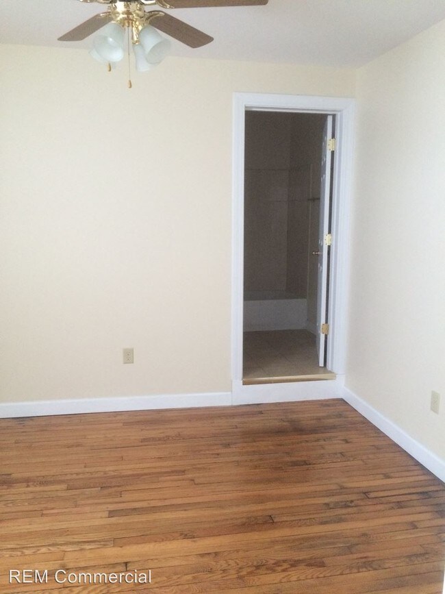 Foto del edificio - 42 Charles Ave SE