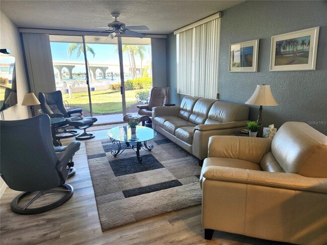 Foto del edificio - 5901 Bahia Del Mar Cir N