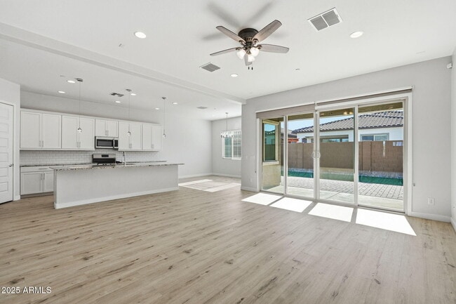 Foto del edificio - 9749 E Tahoe Ave