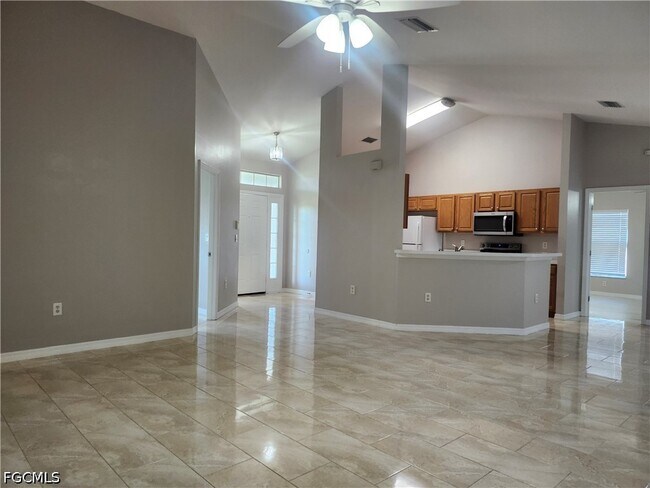 Foto del edificio - 1713 SW 13th St
