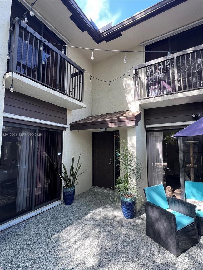 Foto del edificio - 3357 Cocoplum Cir