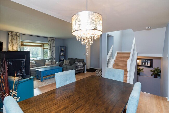 Building Photo - 627 Novavista Dr