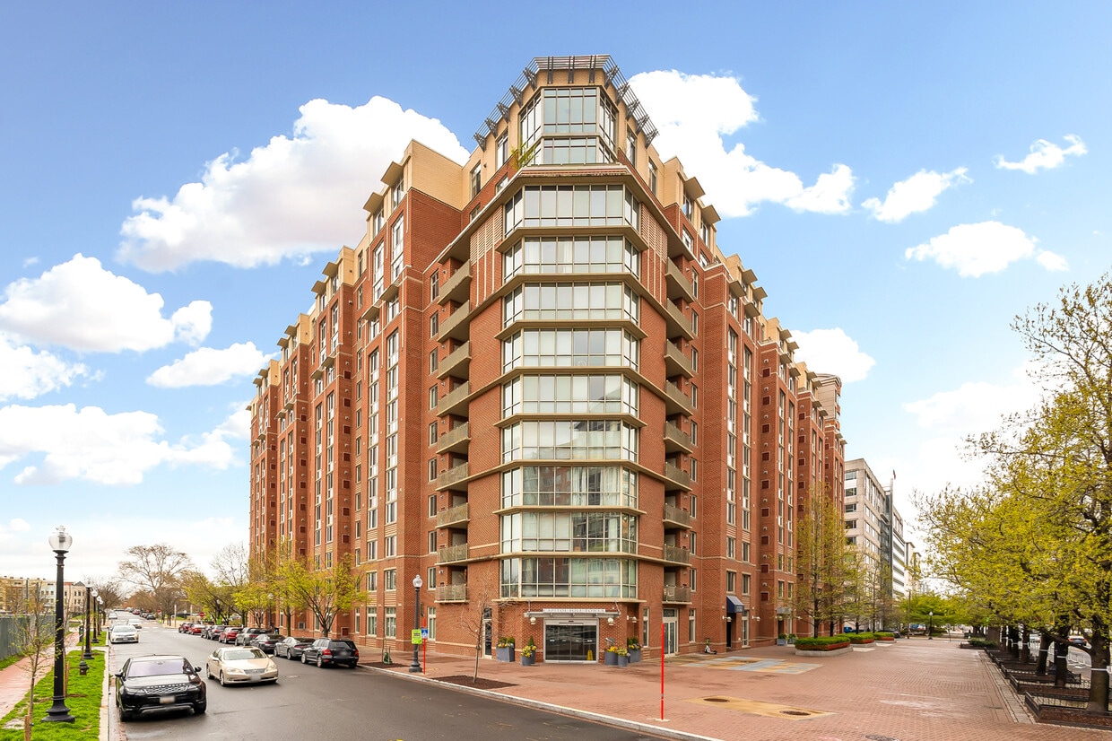 Primary Photo - 1000 New Jersey Ave SE