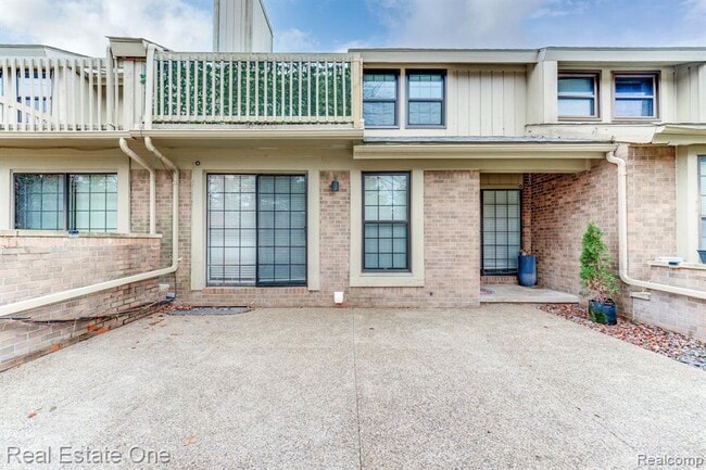 Foto del edificio - 1631 S Hill Blvd