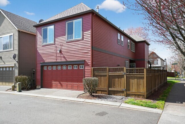 Building Photo - 1052 SE Portlandia Ave