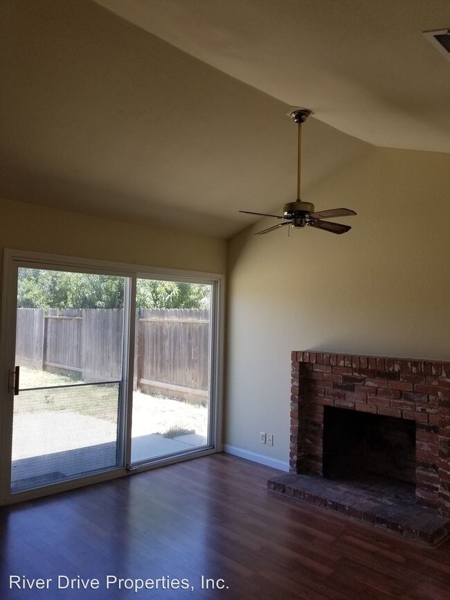 Building Photo - 3 br, 2 bath House - 1403 Villa Dr