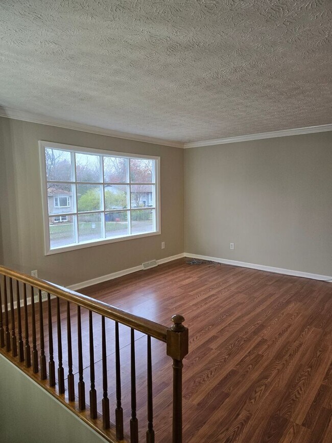 Building Photo - Very Nice Split Level Home in the Cove Lak...