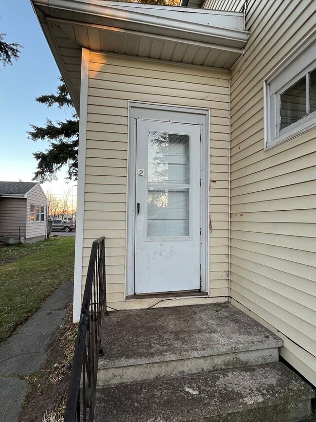 Building Photo - 5 S 63rd Ave W