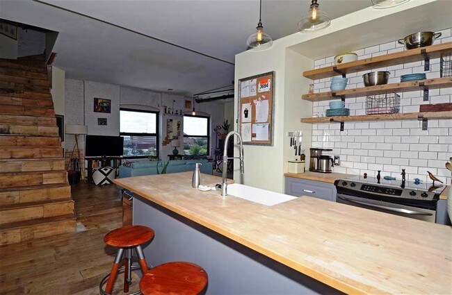 Foto del edificio - 123 N Blount St