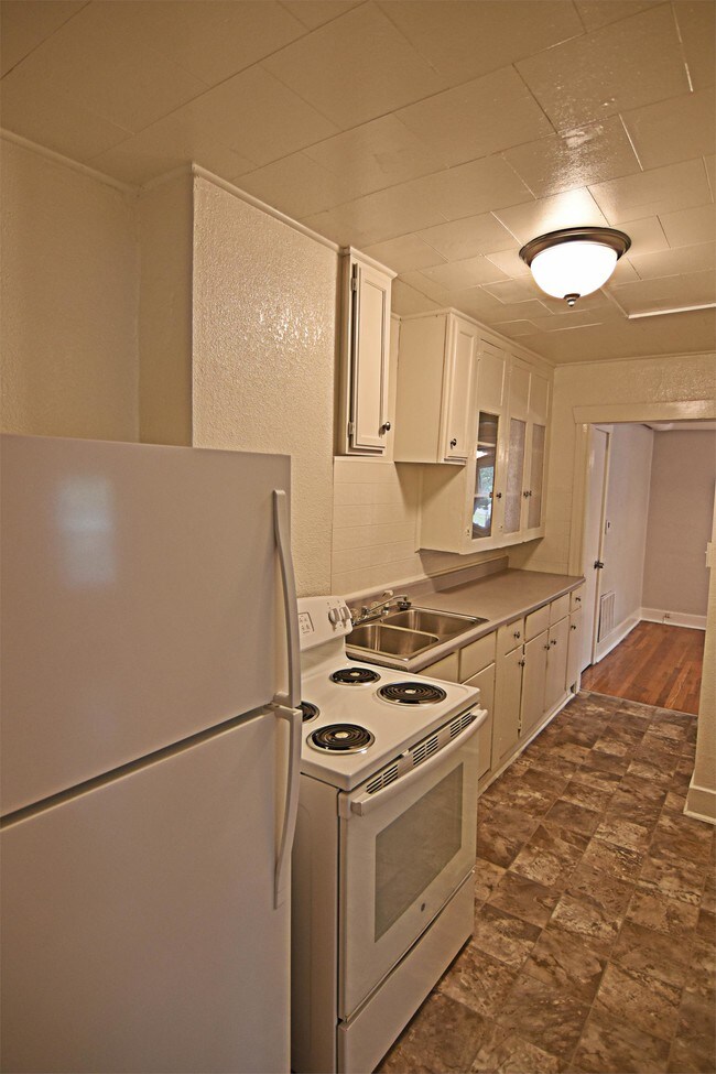 Foto del edificio - 4203 Kenwood Ave