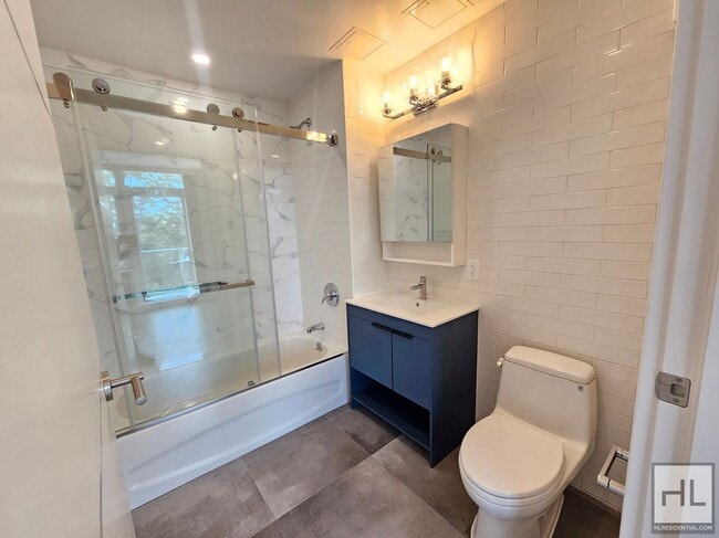 Building Photo - Spacious Studio with Balcony in Modern Bui...