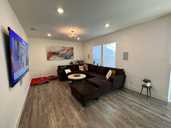 Building Photo - Move In Special - Call for Details. Elegan...