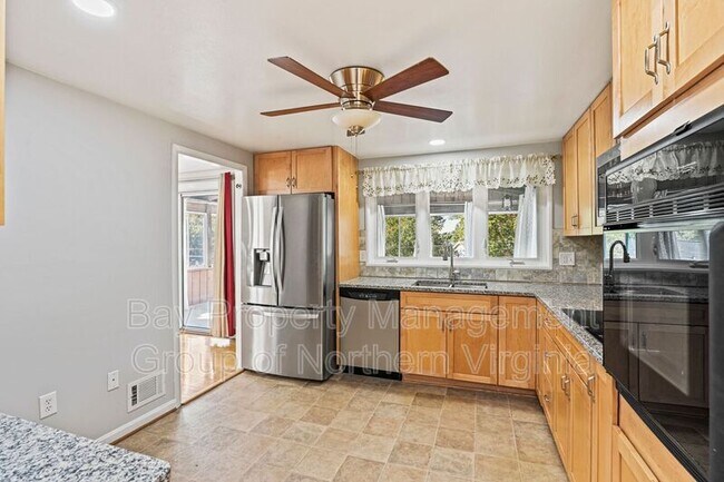 Foto del edificio - 12810 Point Pleasant Dr
