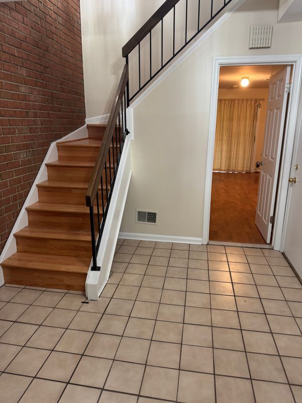 Foto del edificio - 725 Twin Holly Ln