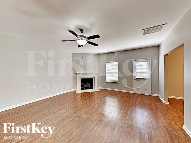 Foto del edificio - 15535 Lakepoint Forest Dr