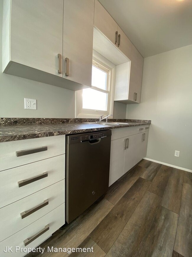 Building Photo - 3 br, 2 bath House - 500 25th Ave NE