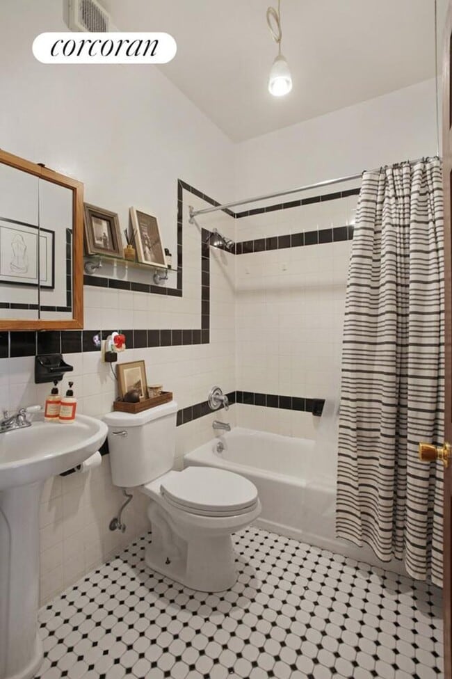 Foto del edificio - 312 W 98th St