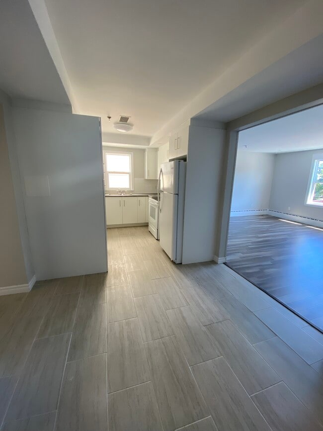 Building Photo - MODERN APARTMENT LIVING IN FAIRVIEW - ONE BEDROOM APARTMENT