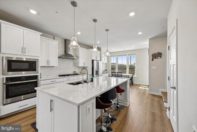 Foto del edificio - 10206 Lake Linganore Blvd