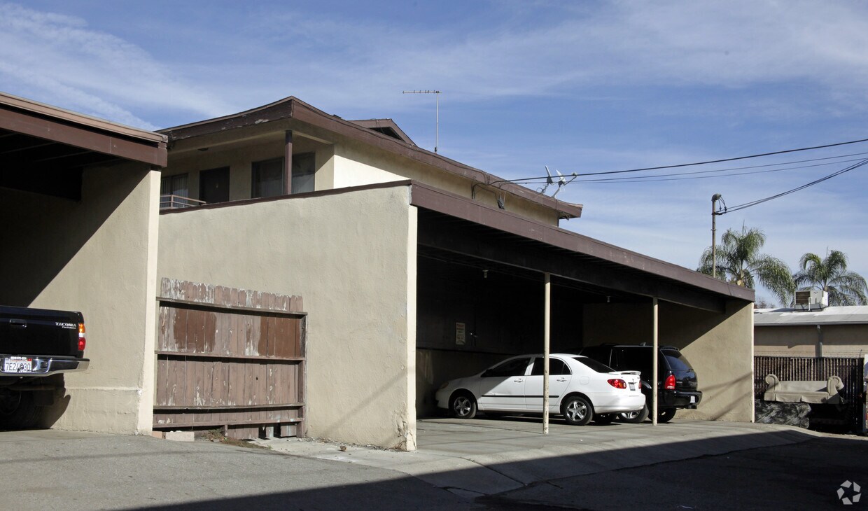 Foto del edificio - 1005 W E St