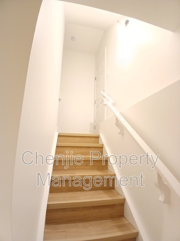 Photo du bâtiment - 20951 20 Ave NW