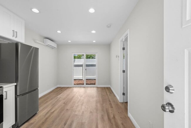 Building Photo - 1745 1/2 West 39th Street