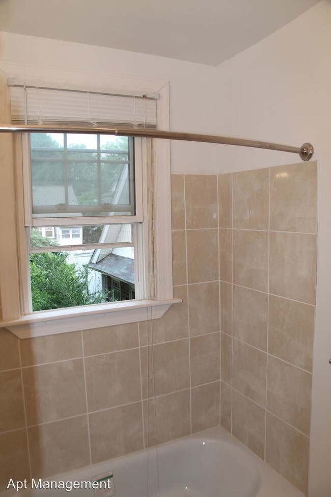 Building Photo - 2033 Darby Rd