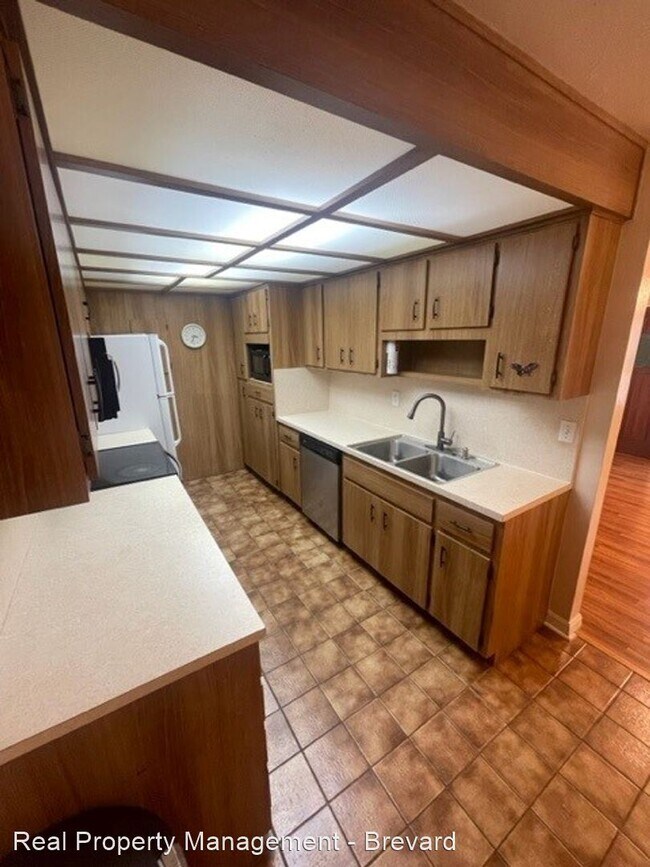 Building Photo - 4 br, 2 bath House - 304 Crown Blvd