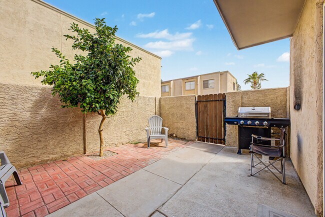 Building Photo - 8111 E Glenrosa Ave