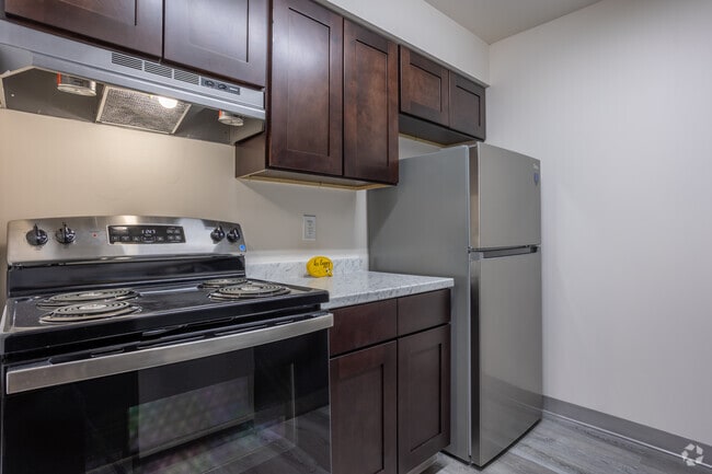 1BR, 1BA - 690SF - Kitchen - Arrowtree Apartments