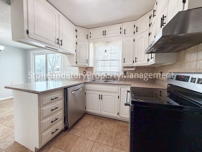 Foto del edificio - 4 bedroom 2 bath on quiet street in Briarwood