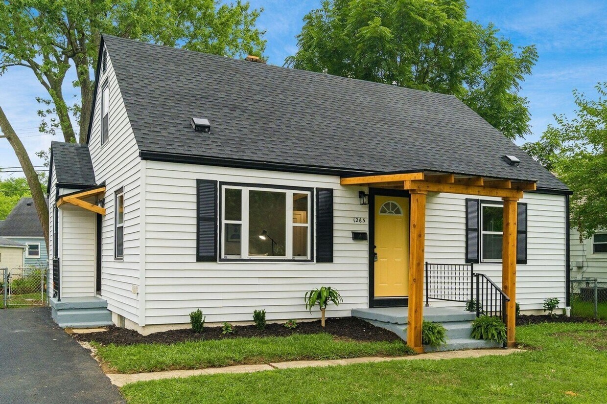 Foto principal - ? Spacious 3-Bedroom Home with Finished Ba...