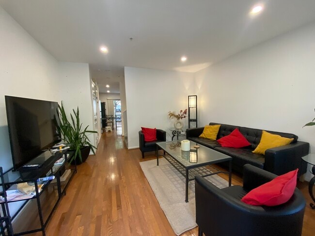 Foto del edificio - 1327 Belmont St NW