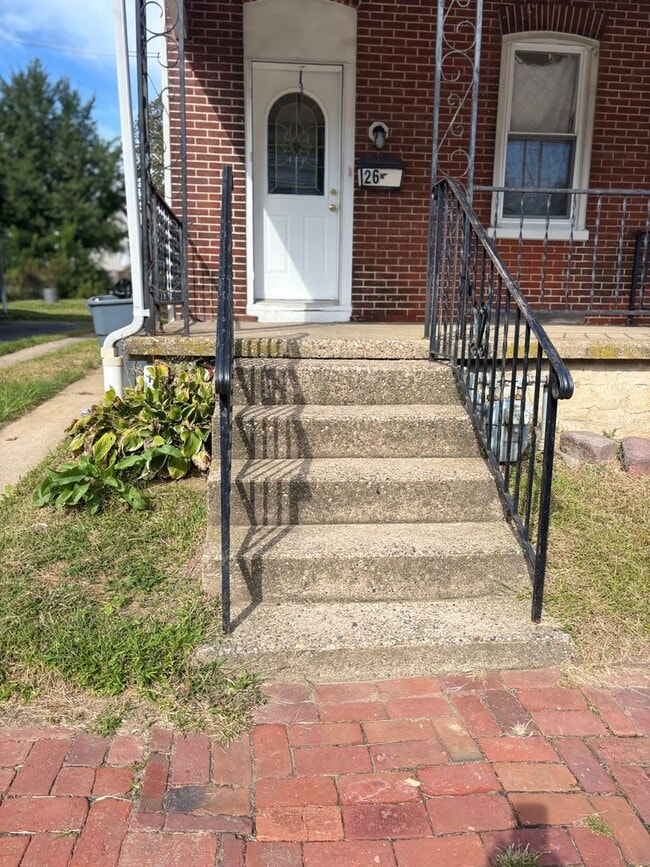 Building Photo - 26 Upland Ave